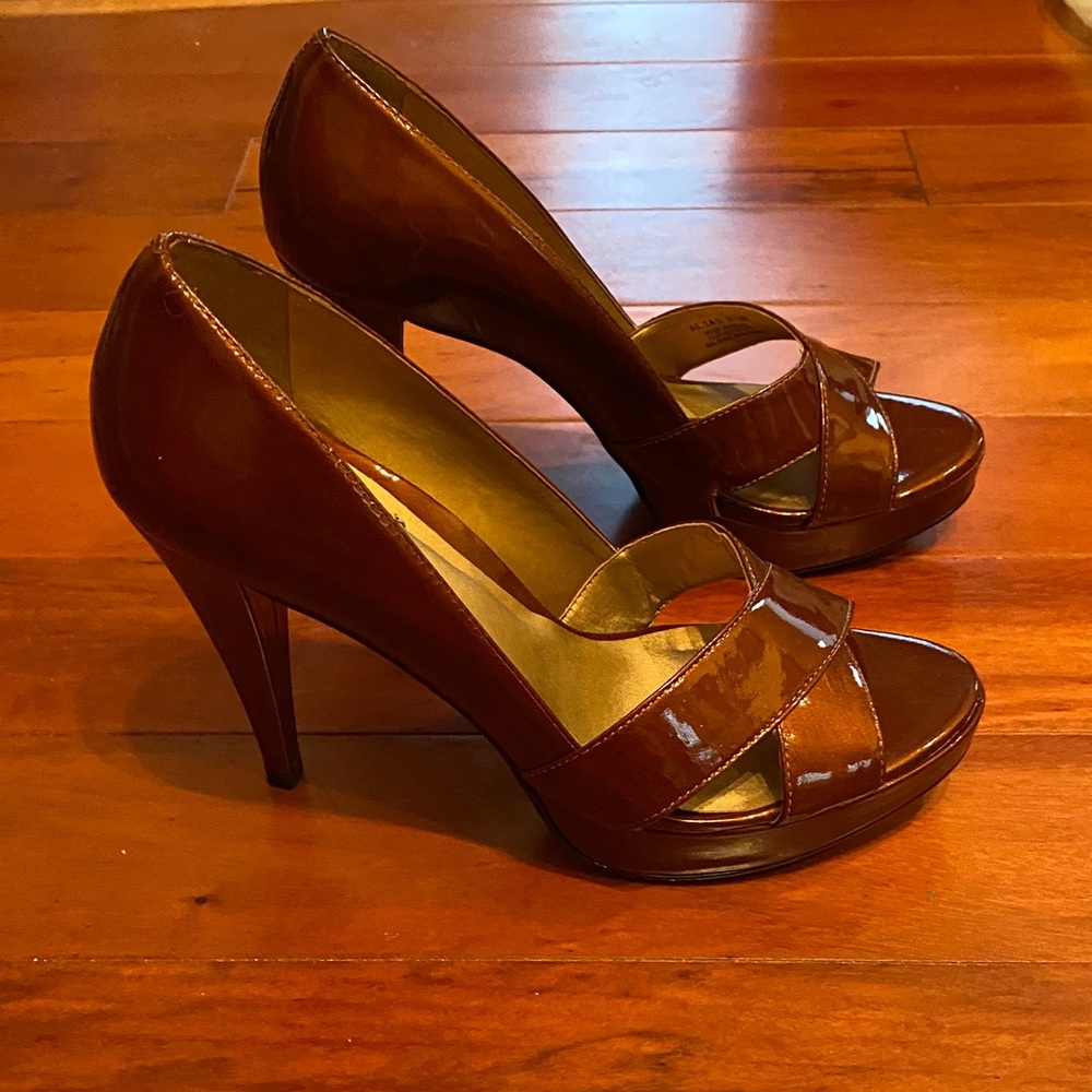 Carlos Santana Peep-Toe Heels - Picture 2 of 4